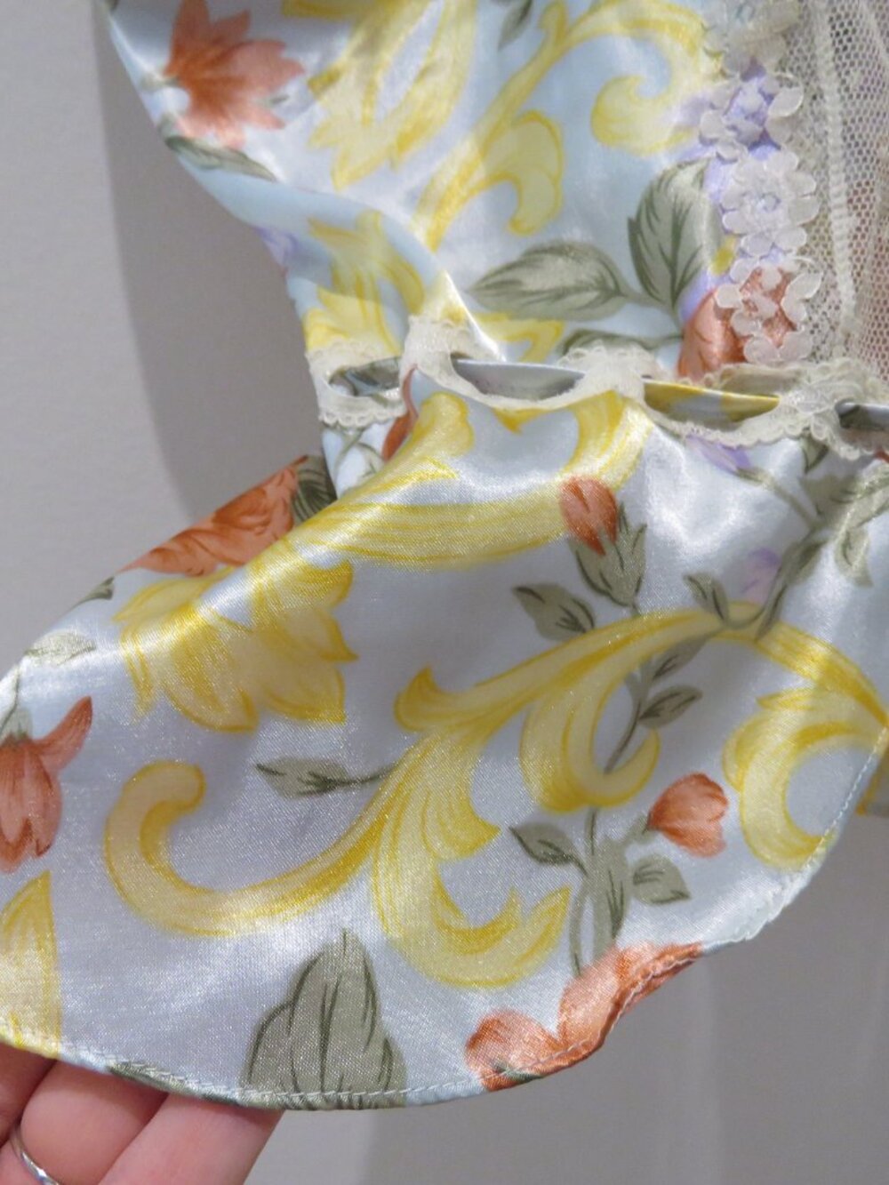 VINTAGE VICTORIA'S SECRET Gold Label Floral Satin Lace Cami Top Coquette Y2K - Picture 6 of 13